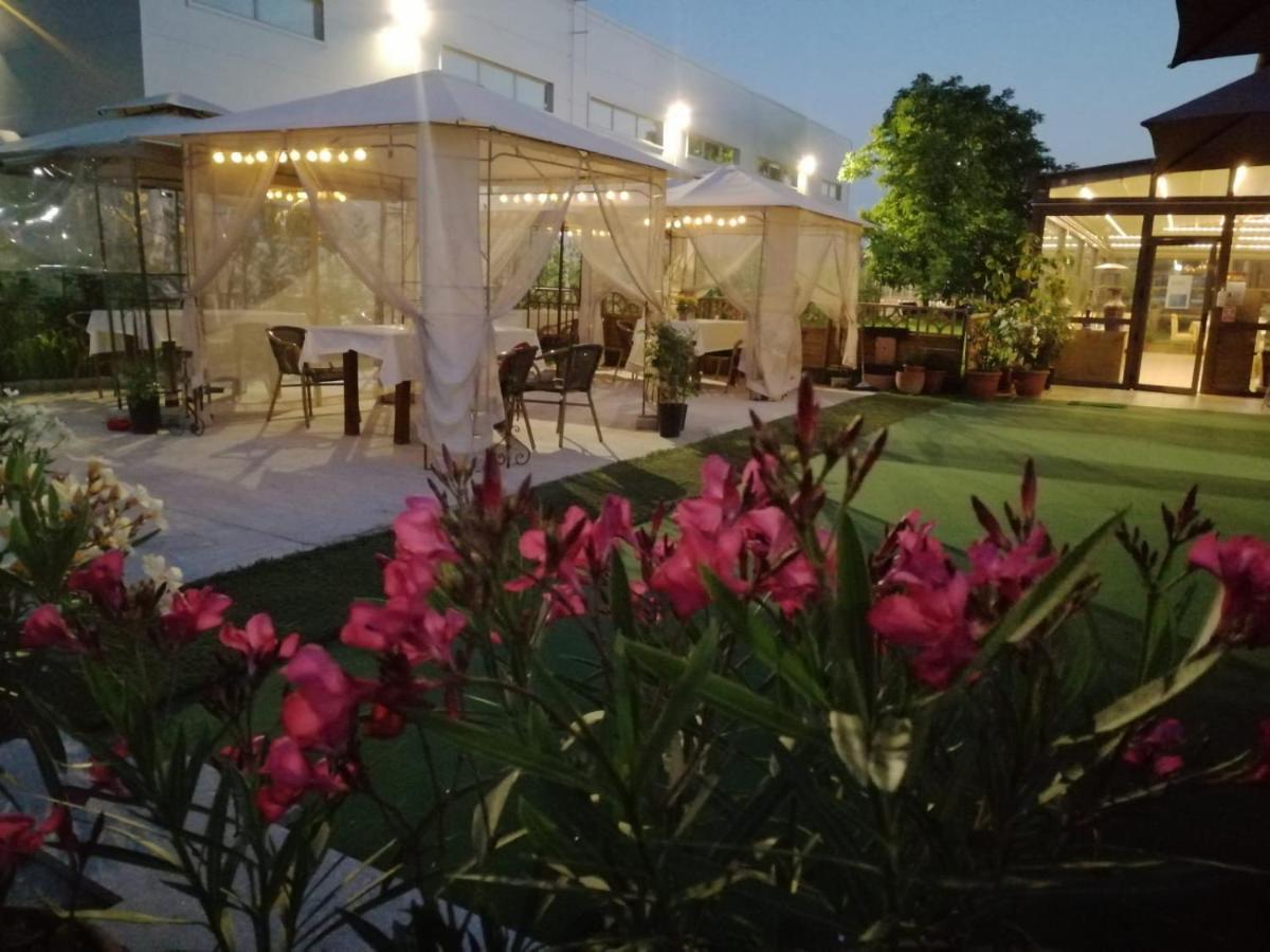 Sultan Mehmet Pensiune&Restaurant Brasov Bagian luar foto